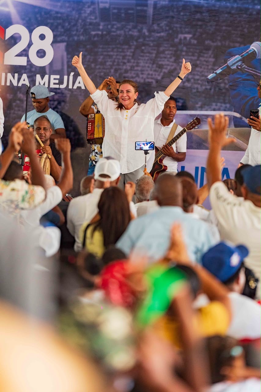 Carolina Mejía juramenta equipos en provincia Bahoruco y llama a trabajar de cara a 2028