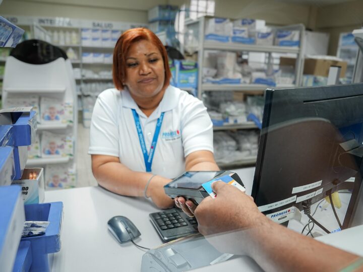 PROMESE/CAL inicia plan piloto de cobro con tarjetas de crédito en Farmacias del Pueblo
