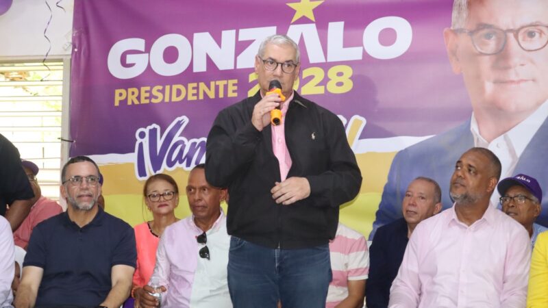 GONZALO CASTILLO PRESENTA PRIORIDADES DE SU PROYECTO PRESIDENCIAL DURANTE ENCUENTRO EN SANTO DOMINGO OESTE