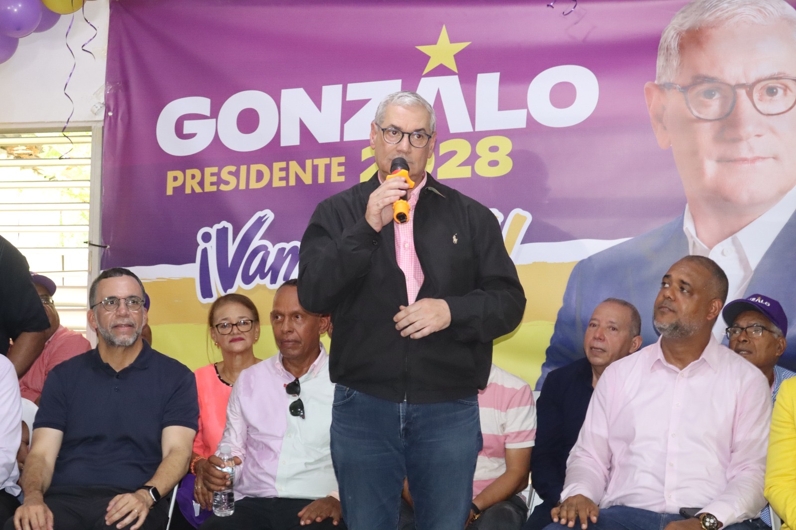 GONZALO CASTILLO PRESENTA PRIORIDADES DE SU PROYECTO PRESIDENCIAL DURANTE ENCUENTRO EN SANTO DOMINGO OESTE