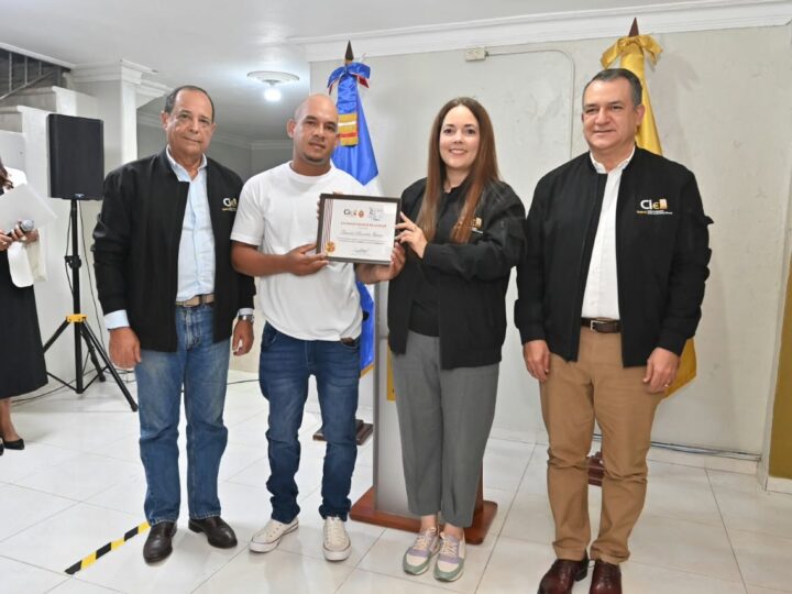 JCE reconoce al cedulado número 4 millones; se advierte de inhabilitación civil a quien no renueve cédula antes de abril de 2027