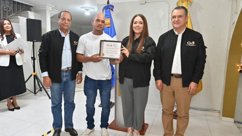 JCE reconoce al cedulado número 4 millones; se advierte de inhabilitación civil a quien no renueve cédula antes de abril de 2027