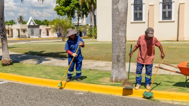 Alcaldía del DN realiza operativo de reacondicionamiento en cementerios por el Día de los Fieles Difuntos BBC
