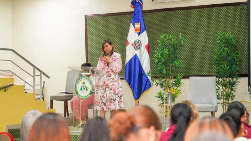 Mujeres con Propósito realizan el panel “Cuando una mujer se prepara, una comunidad avanza”