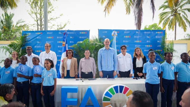 Director general de la FAO visita escuela modelo de Monte Plata que impulsa la alimentación sostenible