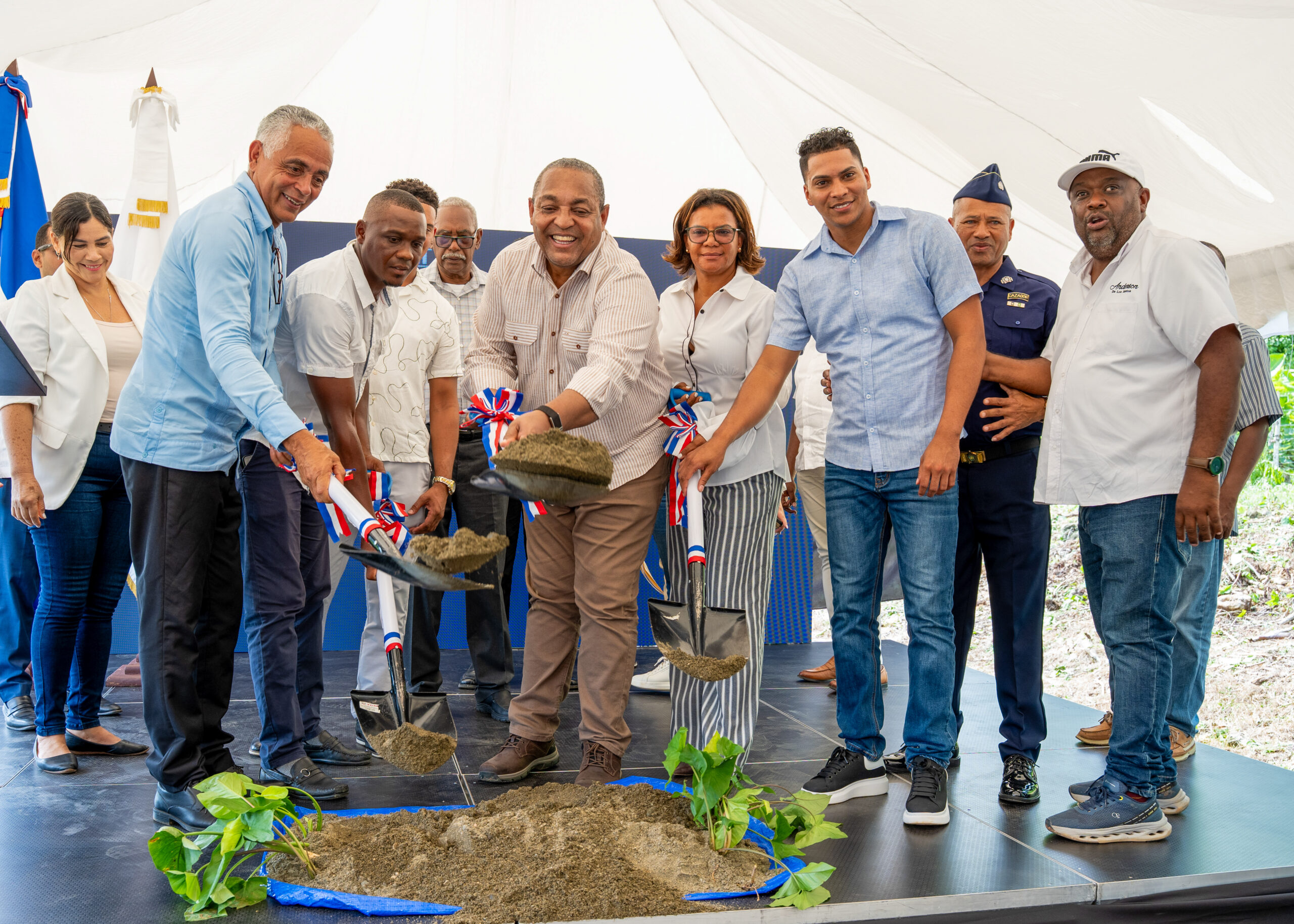 Director José Andújar inicia construcción de estación policial en Majagual, Monte Plata