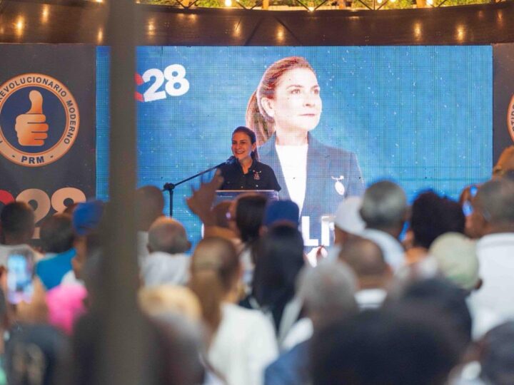 Carolina juramenta su estructura política en San Cristóbal con presencia en los 17 territorios de la provincia