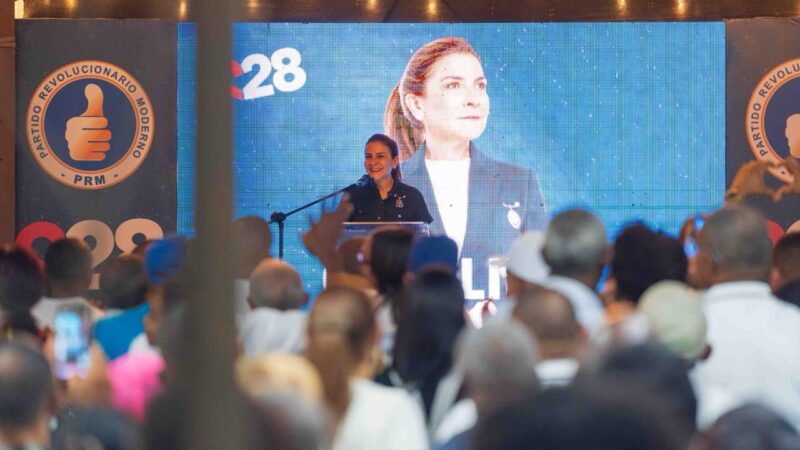 Carolina juramenta su estructura política en San Cristóbal con presencia en los 17 territorios de la provincia