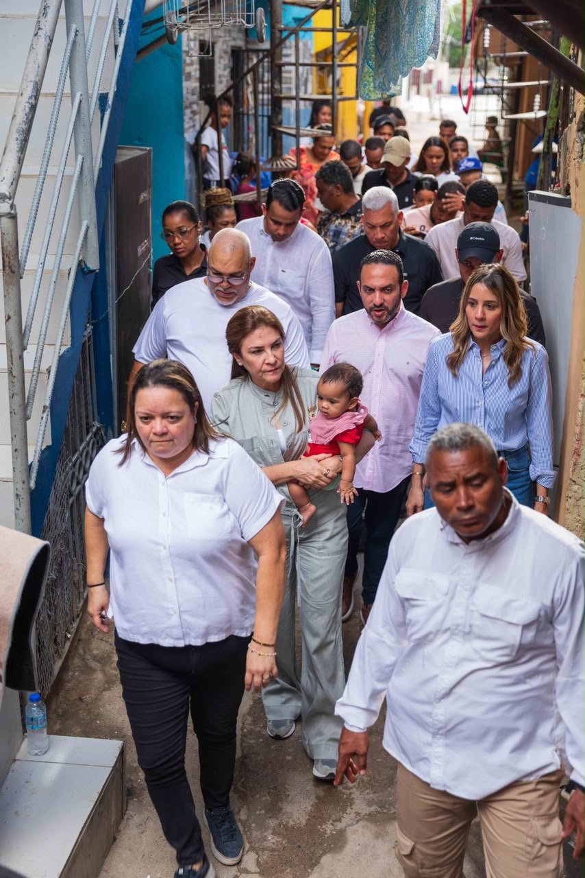 Carolina Mejía lleva su proyecto presidencial a La Yuca del Naco y reafirma su compromiso con la comunidad