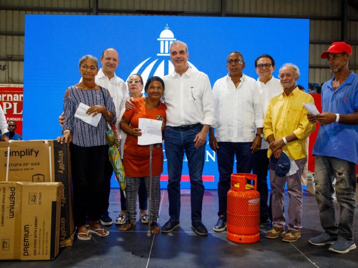 Más de 9 mil hogares en Santiago son impactados con entrega de enseres, soluciones habitacionales y asistencia alimentaria a familias vulnerables