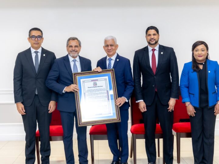 Senado reconoce a Vitelio Mejía y a Junior Noboa por sus aportes al deporte dominicano