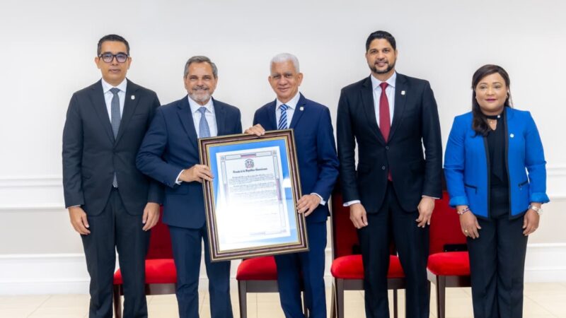 Senado reconoce a Vitelio Mejía y a Junior Noboa por sus aportes al deporte dominicano